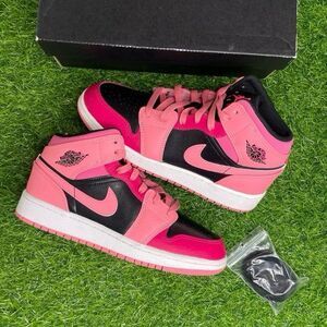 Air Jordan 1 Mid Coral Chalk Size Kid's 5Y